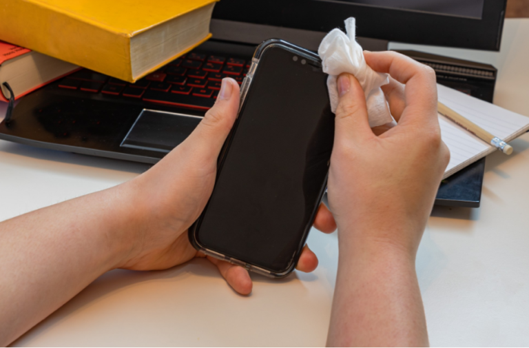 how-to-clean-your-phone-screen-tech-remarkable